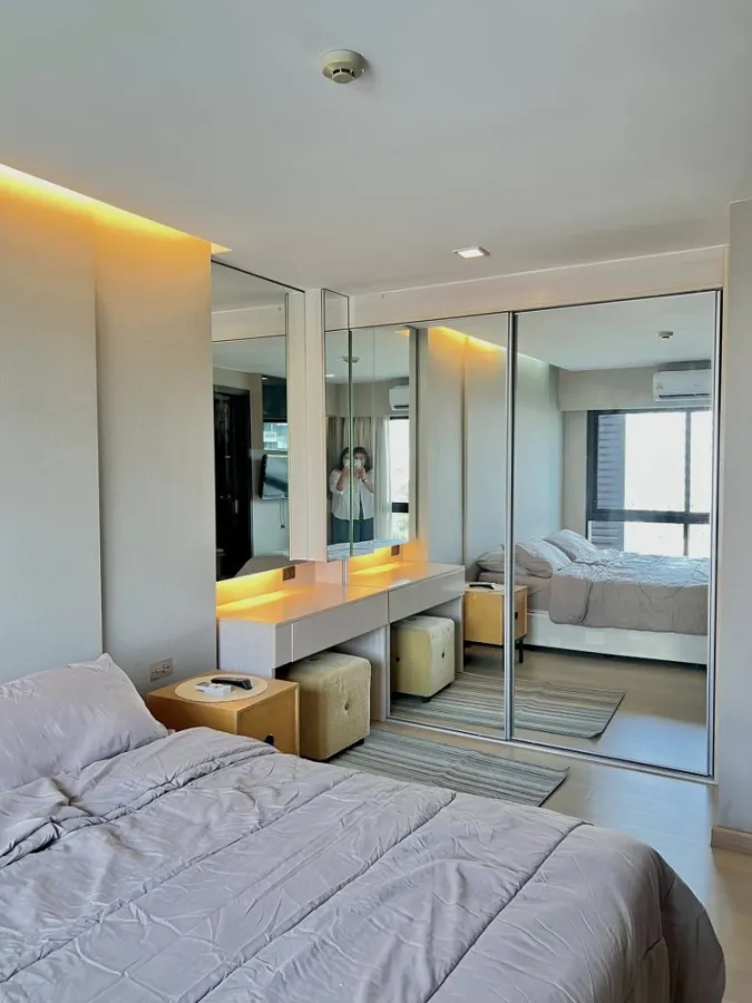 For rent: Tidy Thonglor, 1 bedroom, 1 bathroom, spacious living area, fully furnished. Book now!