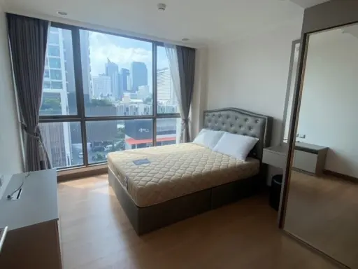 For rent, Supalai Oriental Sukhumvit 39, great view, spacious room, comfortable to sleep, good furniture. Hurry and reserve quickly.