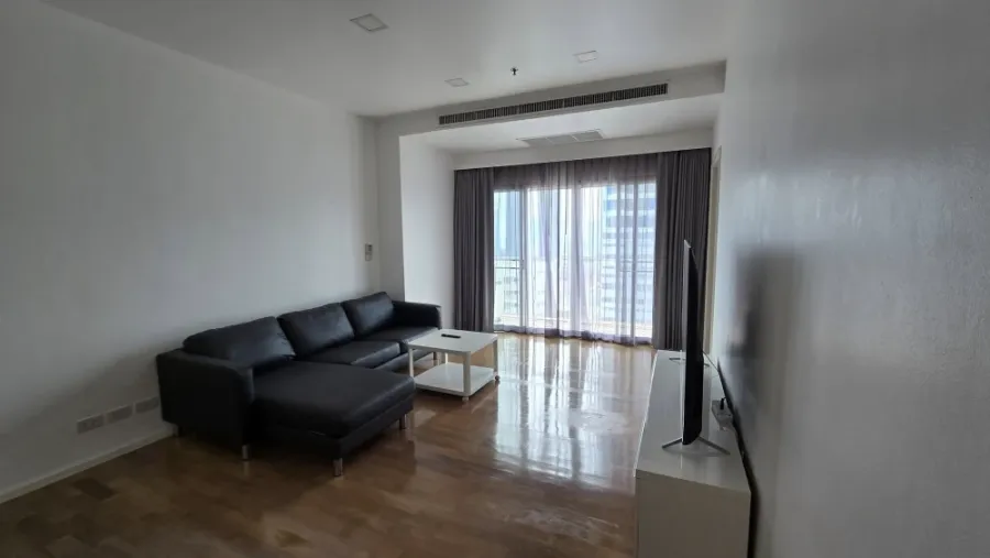For rent: Noble Aura, large room, comfortable, lots of usable space, complete facilities, book now.