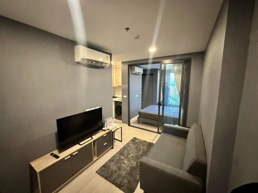Condo for rent, DENIM jatujak, nice room, tone control, complete with electrical appliances. Just carry your bag and move in.