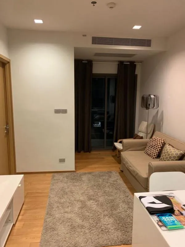 ขายด่วน!! คอนโด ไฮด์ สุขุมวิท 13 ชั้น 9 ห้องหรู ใจกลางเมือง เดินทางสะดวก!! รีบเลย!