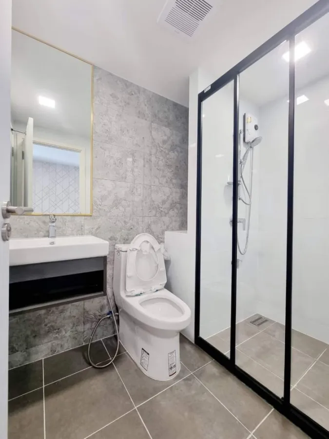 For rent Atmoz Tropicana Bangna ห้องน่าอยู่ ติดวอลเปเปอร์อย่างดี ราคาอย่างคุ้ม รีบมาจอง