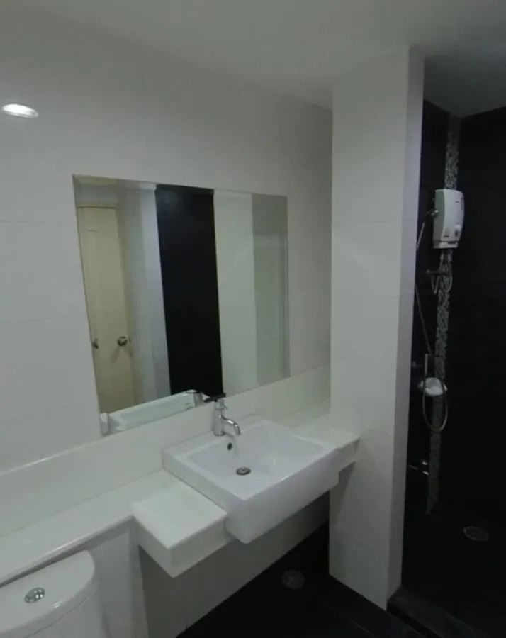 Sell/rent D 65 condominium, good location, convenient transportation, near BTS Ekkamai, don't miss it.