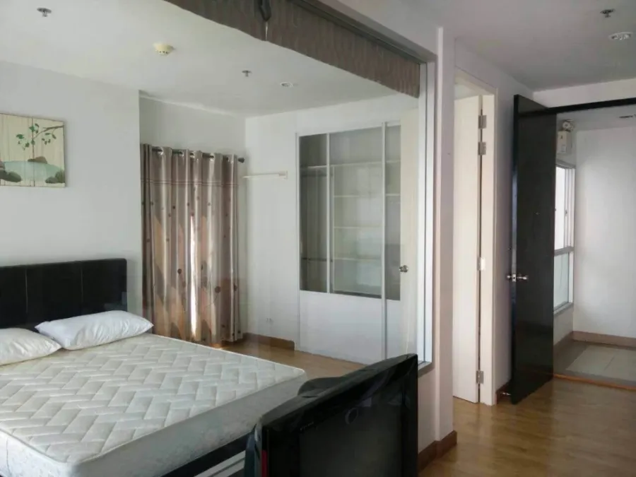 For sale: The Parkland Taksin-Thapra, corner room, not crowded, lots of usable space, complete facilities, hurry and book now!