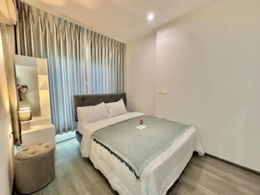 Condo for rent: Rich Park Triple Station, white-toned room, comfortable to the eyes, affordable price, hurry and reserve now.