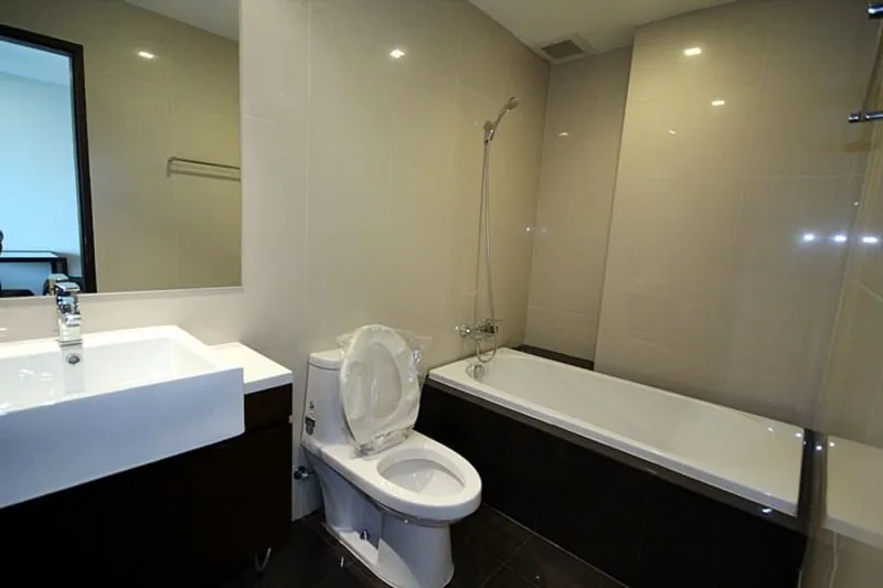 For sale, Nobel Remix, Sukhumvit 36, decorated in minimalmuji style. Use the space very well. Don't miss out.