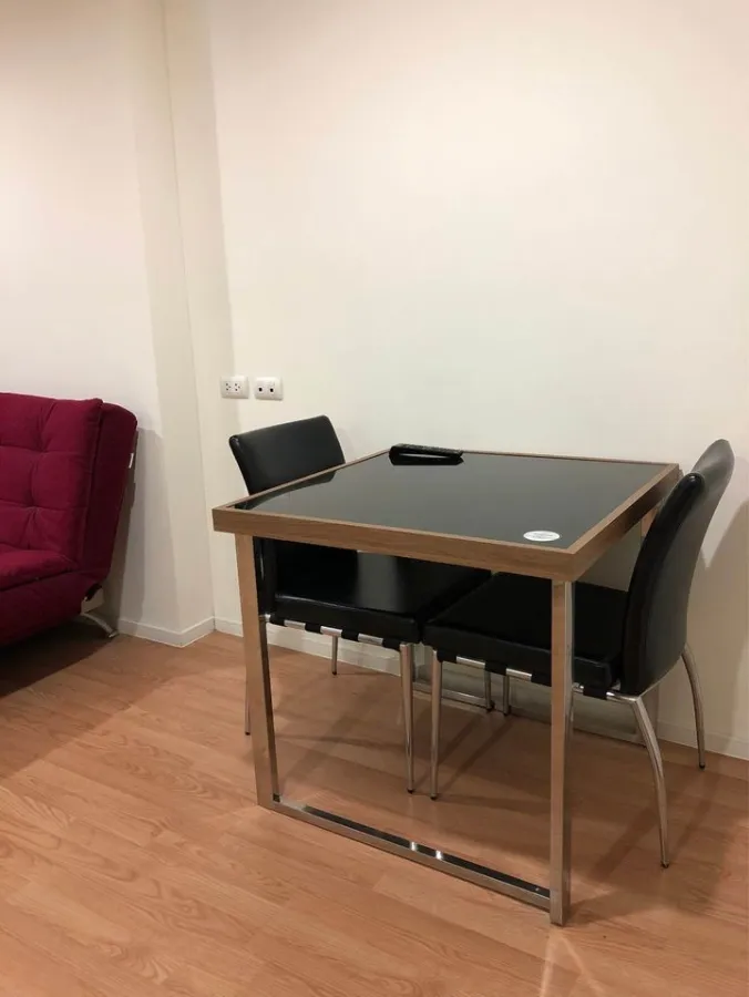 For rent, Lumpini Ville Prachachuen-Phong Phet 2, corner room on the edge, good view, no block, definitely not disappointed when booking.