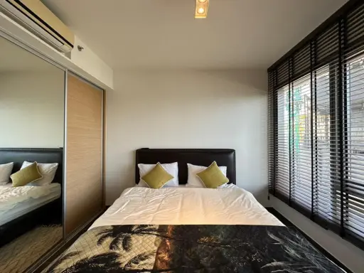 ให้เช่า The Loft Ekkamai ชั้น 14 ห้องกว้าง ตกแต่งอย่างดี โซฟาหนังนั่งสบาย ไม่จองคือพลาดสุดๆ