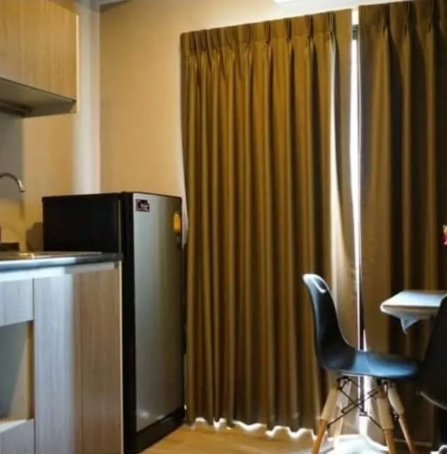 For rent: Kensington Sukhumvit-Theparak, 30th floor unit, very high with amazing BTS view, fully furnished with appliances. Book now!
