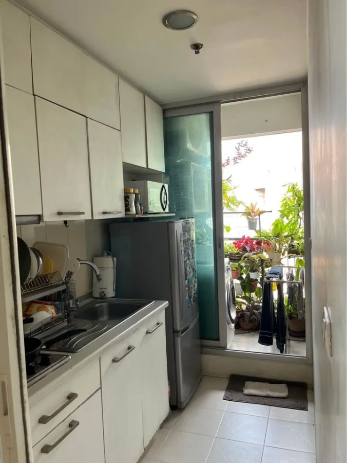 For sale condo life@ Ratchada-suthisan, spacious room, comfortable, 17th floor, city view, if you miss it you will regret it.