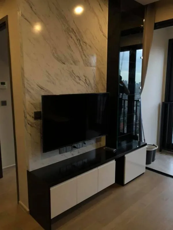 Urgent rent, Ashton Asoke condo, high floor, beautiful view, 2 bedrooms, ready to move in, close to the train, convenient transportation, don't miss !!