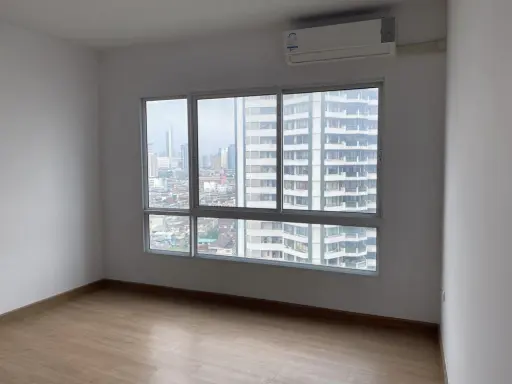For rent Supalai River Resort Charoen Nakhon, empty room, wide area, balcony, view along the Chao Phraya River.
