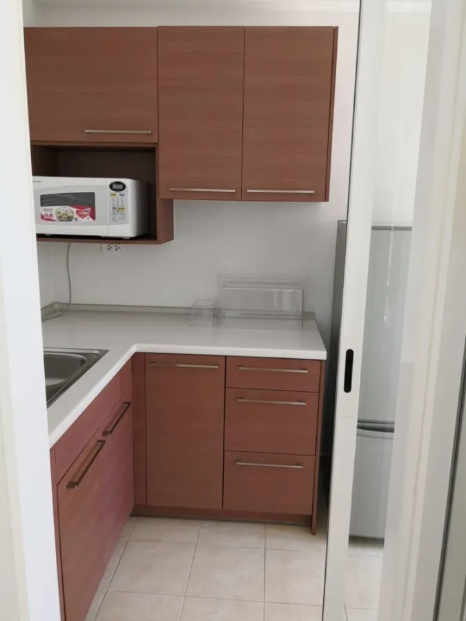 ขาย i-biza Condominium RCA ชั้น 12 ห้องกั้นเป็นสัดส่วน เฟอร์ครบ จบที่เดียว จองเลย
