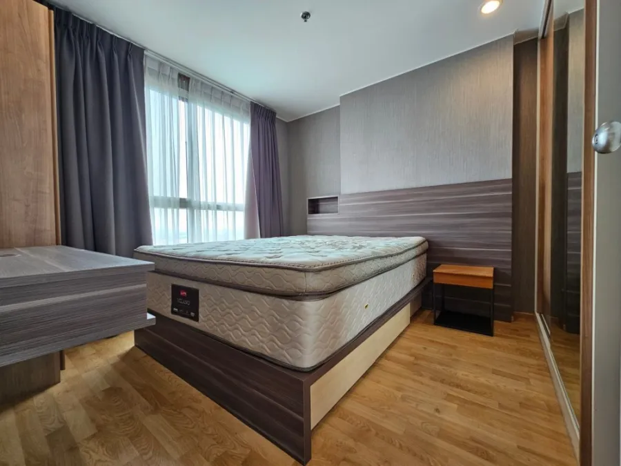 For sale or rent: U Delight Residence (Pattanakarn - Thonglor), 18th floor, large front room. The wallpaper is well installed. Hurry and reserve now.