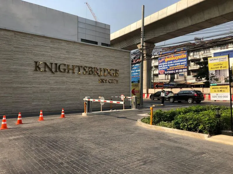 Wow, very big room for rent, Knightsbridge Skycity, Saphan Mai, corner room, peaceful zone, Bult-in furniture, you can move in.