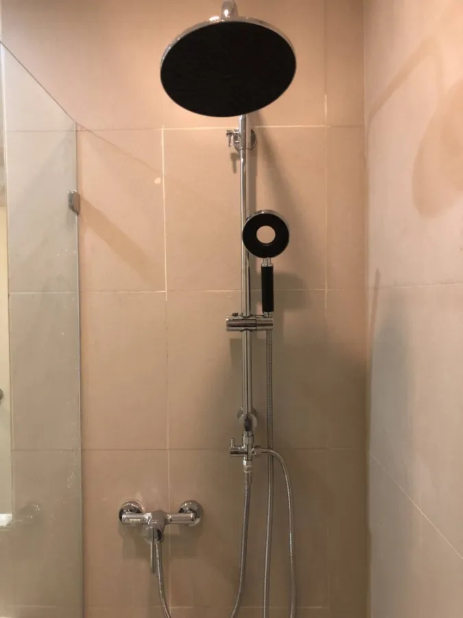 For sale/rent Noble Solo, large room, city view, no buildings blocking, very comfortable, room with breeze all year round, interested in owning, reser