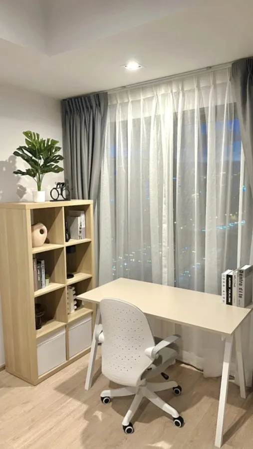 For rent: Ideo Rama 9 - Asoke, simply decorated but looks great and is very livable. Fully furnished with electrical appliances. Must book.