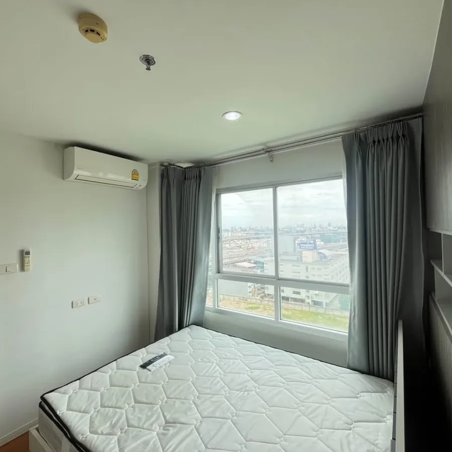 For rent: Lumpini Place Borommaratchachonnani Pinklao, a nice room on the 12th floor, with a high view, a great price. I must say that you must not mi