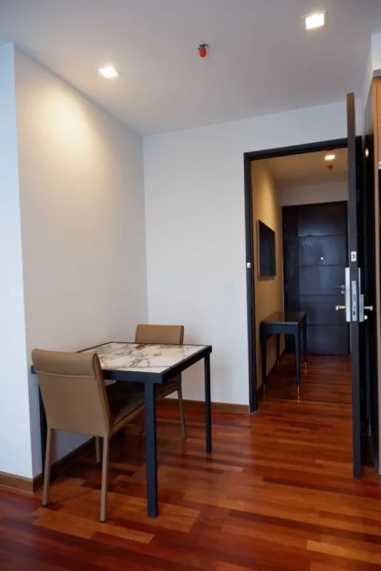 ขาย ให้เช่า Wish Signature Midtown Siam เป็นห้องมีลิฟต์ส่วนตัว เฟอร์นิเจอร์ Built in ครบทั้งห้อง