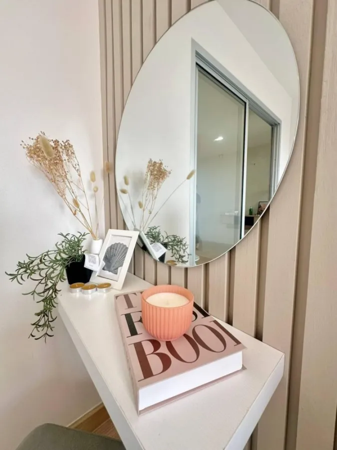 For sale A Plus Rattanathibet-Tiwanon, 4th floor, swimming pool view. The room is decorated very beautifully. The bed is very comfortable to sleep in.