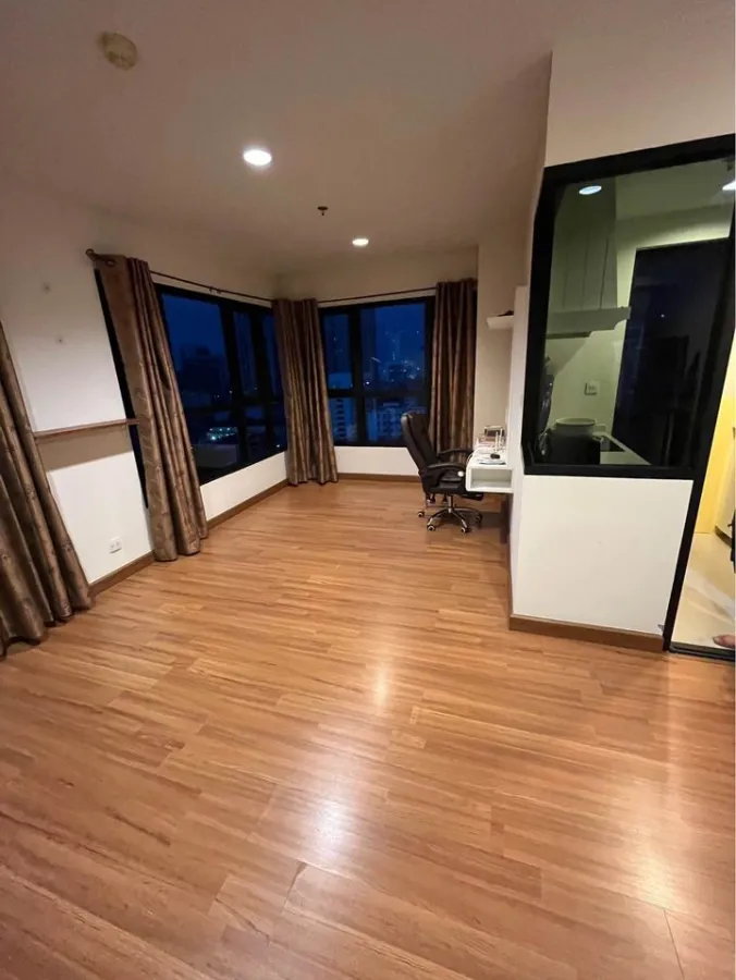 Condo for sale, The Crest Phahonyothin 11, 2 bedrooms, 2 bathrooms, fully furnished, ready to decorate, reserve now, don't miss it.