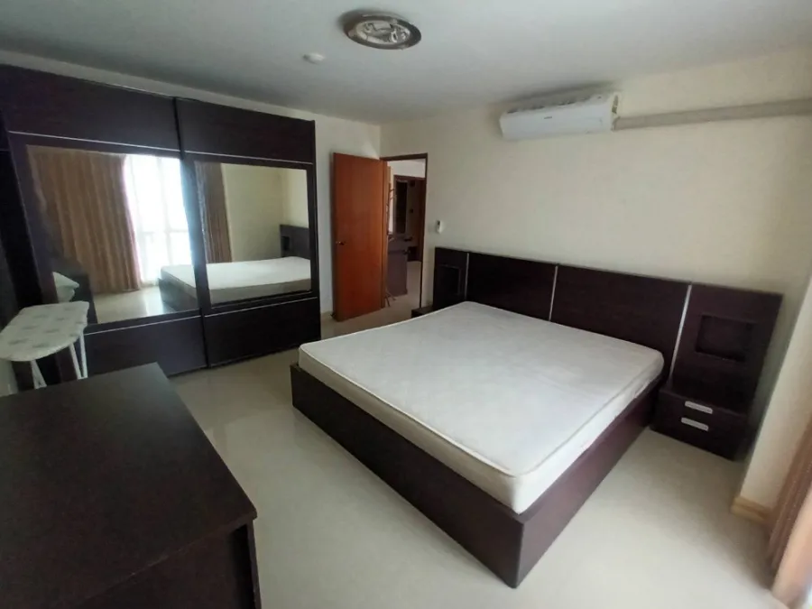 Condo for Sale Silom Suite, east balcony Don't miss it, book now