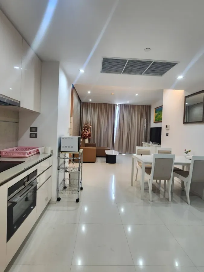 For rent: The Bangkok Sathorn, a nice room with plenty of usable space, good location, convenient transportation, book now!