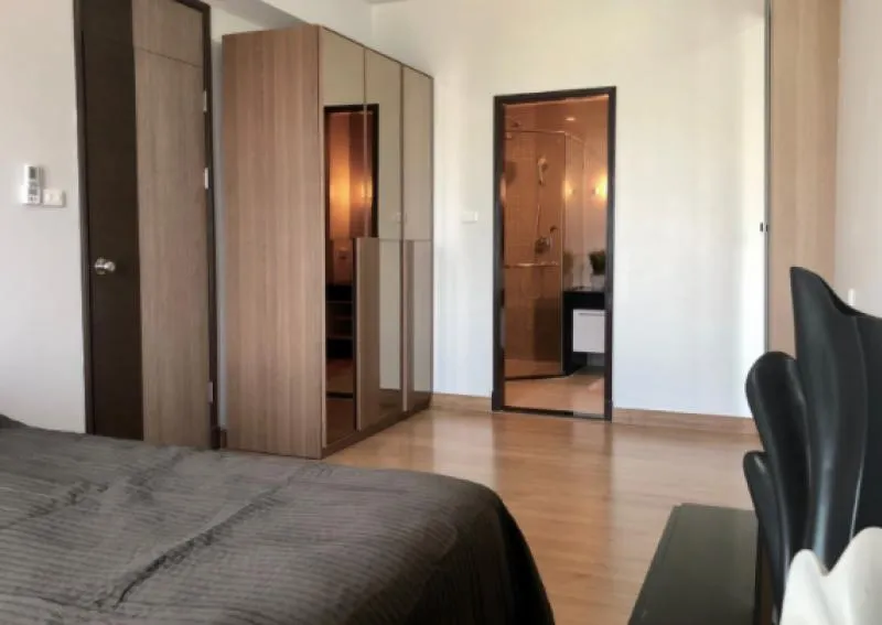 Condo for rent at Supalai River Resort, 14th floor, floor level that can experience the most beautiful view of the Chao Phraya River.