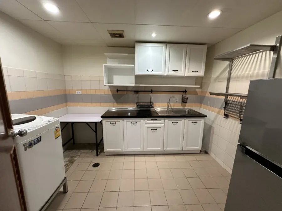 For rent S.V. City Rama 3, very spacious room, not cramped at all, complete with furniture and electrical appliances, ready to move in immediately.