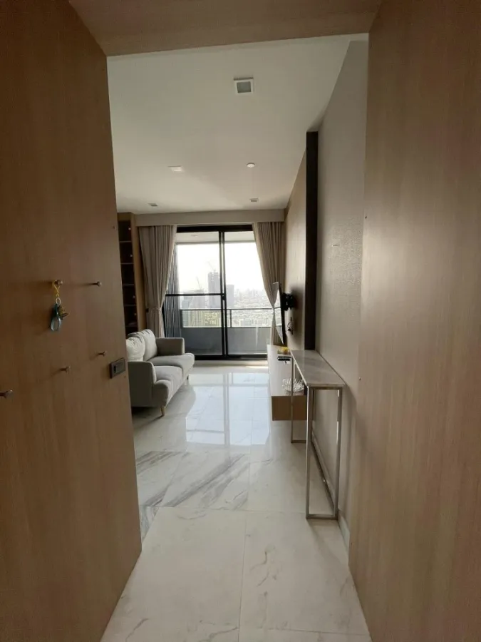 For sale rent Condo M Silom ห้องกว้างขวาง built in อย่างดี มีอ่างอาบน้ำ บอกเลยว่าห้ามพลาด