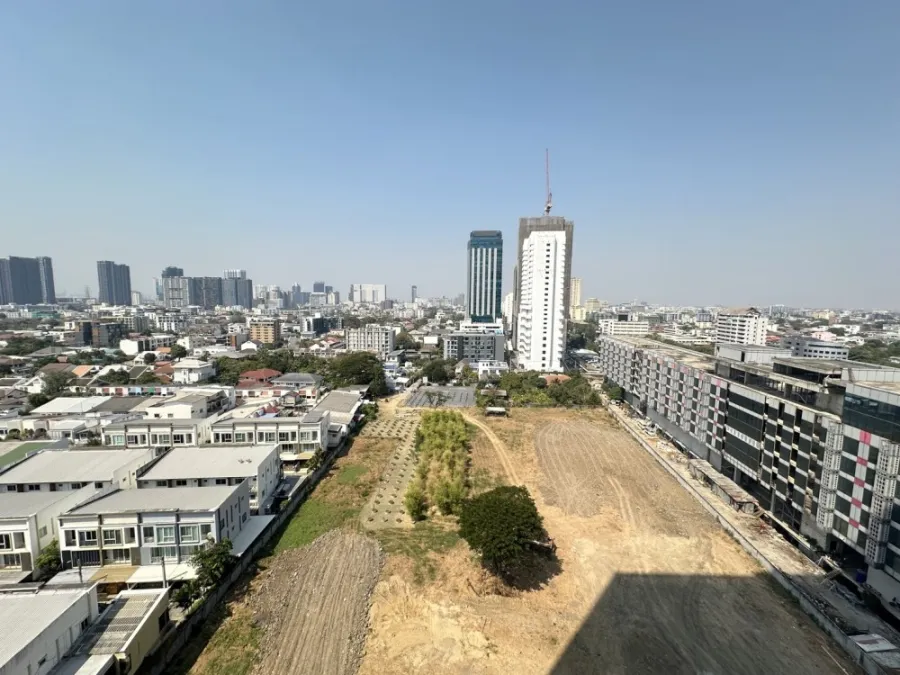 Down payment for sale, Nue Noble Ratchada-Lat Phrao, 14th floor, open view, corner room, very private. Travel comfortably. Book now.