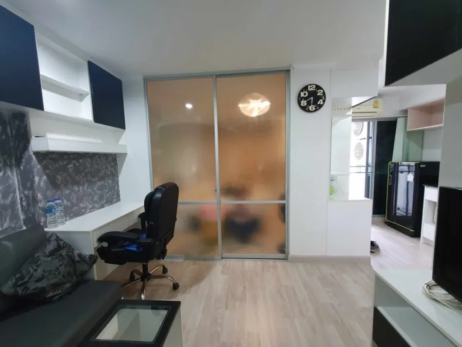 For rent, Lumpini Place Ratchayothin, north side, not hot room, 19th floor, beautiful view, fully furnished, just come and move in.
