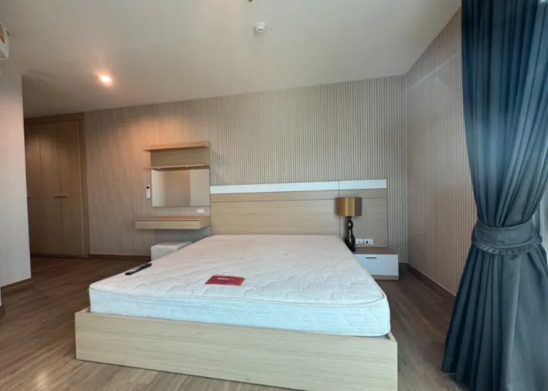 ขาย Akasin place condo ห้องใหญ่หัวมุม ได้อยู่ชั้นบนสุด เฟอร์นิเจอร์พร้อมอยู่ แถมราคาดีสุดๆ อย่าพลาด