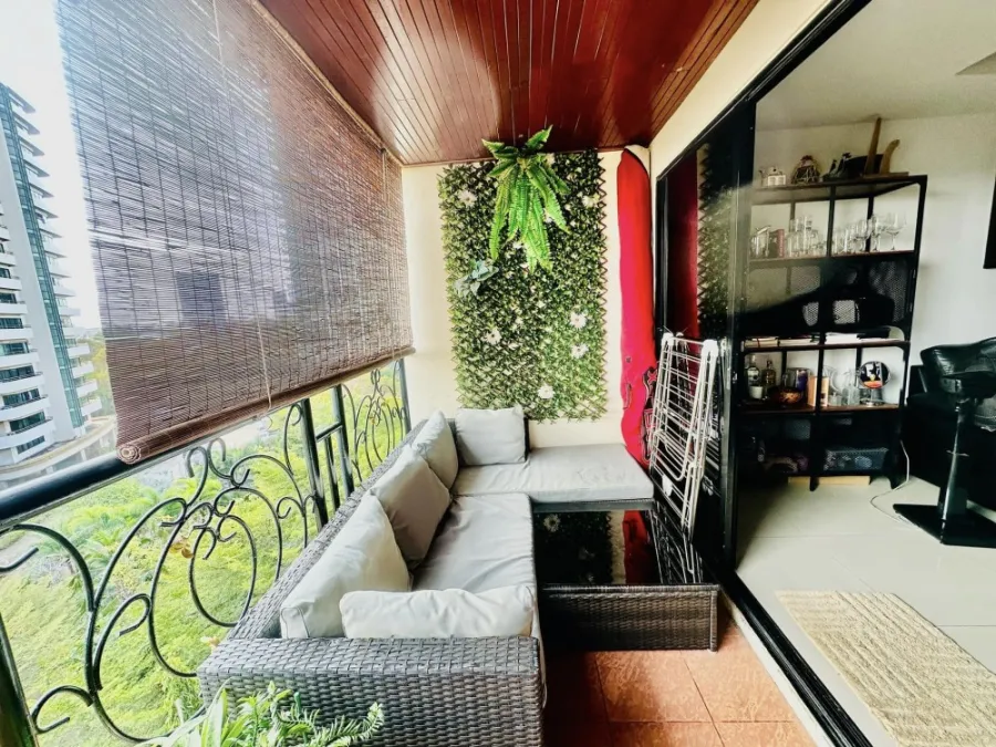 For rent: Nova Mirage, very spacious room. Big screen TV, watch movies to your heart's content The leather sofa is comfortable and not hot. Hurry and