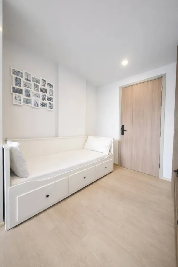 ให้เช่า Nue Core Khu Khot Station ห้องสตูดิโอ ตึก B ห้องสวย แสงดี วิวรถไฟฟ้าจากหน้าต่าง Fully Furnished พร้อมเข้าอยู่