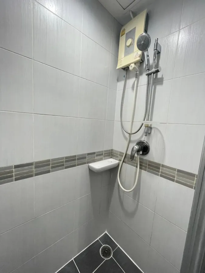 For rent, Lumpini Park Rama 9-Ratchada, pool access room, decorated in loft style, very cool. Can't reserve anymore.