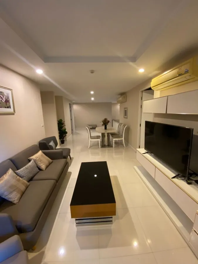 For rent: Voque Sukhumvit 31, 3rd floor, spacious room, plenty of usable space. Fully decorated The big bed is comfortable. Book now.