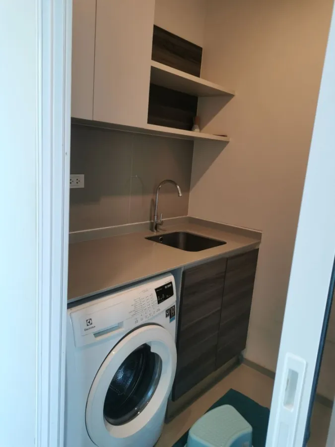 For rent Centric Ratchada-Huay Kwang. The room looks very nice. Get a great view of the city complete electrical appliances Hurry up and move
