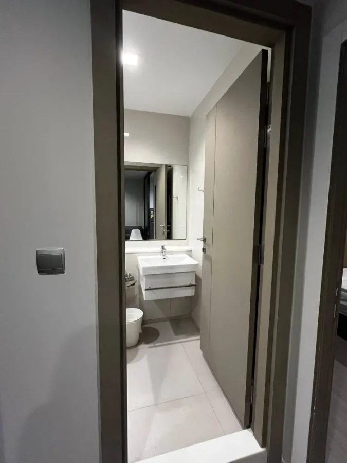 Condo for rent: Life Asoke Rama 9, 33rd floor, beautiful city view, spacious and comfortable. Fully furnished with complete amenities. Book now!