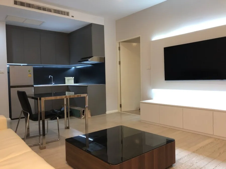 For sale/rent Noble Solo, large room, city view, no buildings blocking, very comfortable, room with breeze all year round, interested in owning, reser