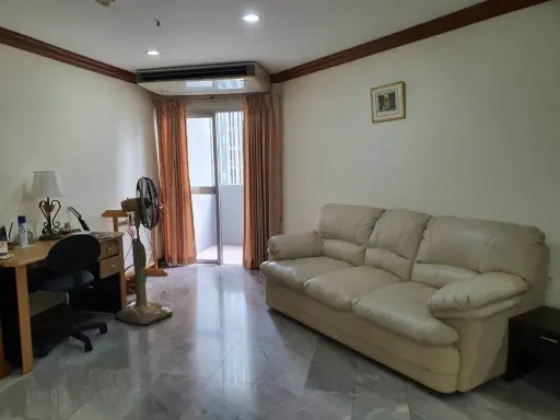 Condo for sale, Witthayu Complex, 18th floor, spacious room. Fully decorated. If interested, buy now. Lots of free gifts. Hurry.