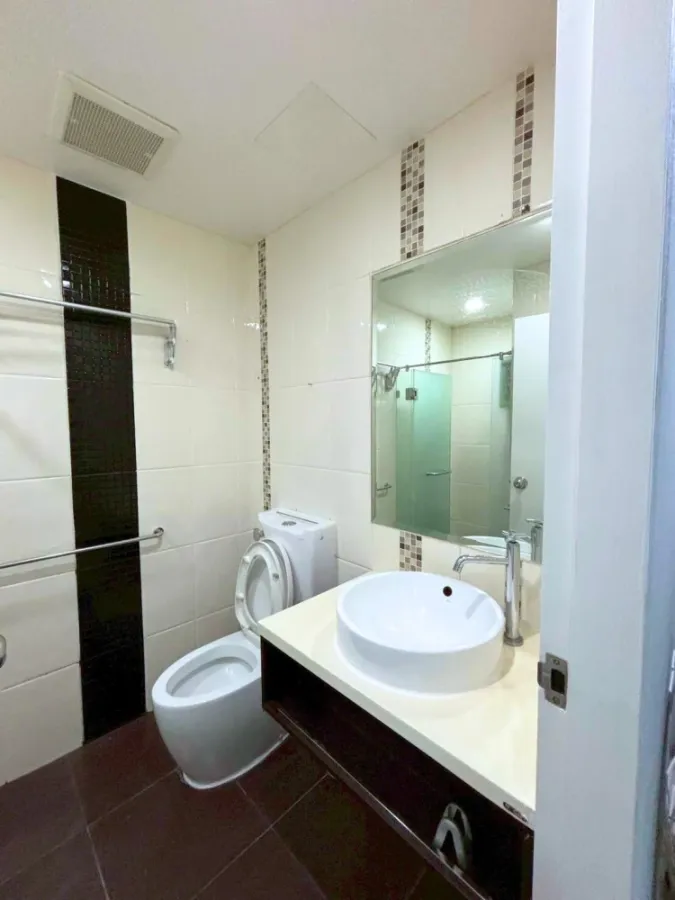 For rent!! Wish @ Samyan Condo, beautiful room, fully furnished, great price, don't miss it!!
