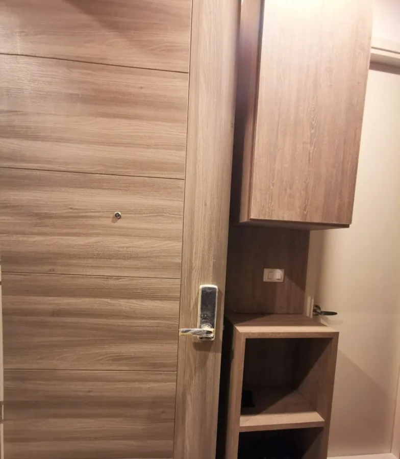 For rent Knightsbridge Collage Ramkhamhaeng. The room is decorated very beautiful. Furniture, appliances, complete urgently