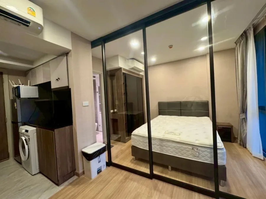 For rent: LLOYD Soonvijai-Thonglor, 3rd floor, fully furnished unit. Just bring your bags and move in! Book now!