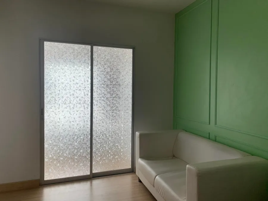 Condo for rent The Kith Light Bangkadi-Tiwanon. The room is divided into proportions. Simple but pleasant decoration. Book now.