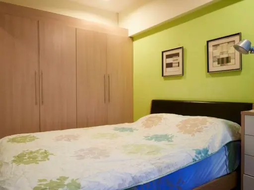 For rent, Aree Place, simple decorated room. Cool furniture Just carry one bag and move in.