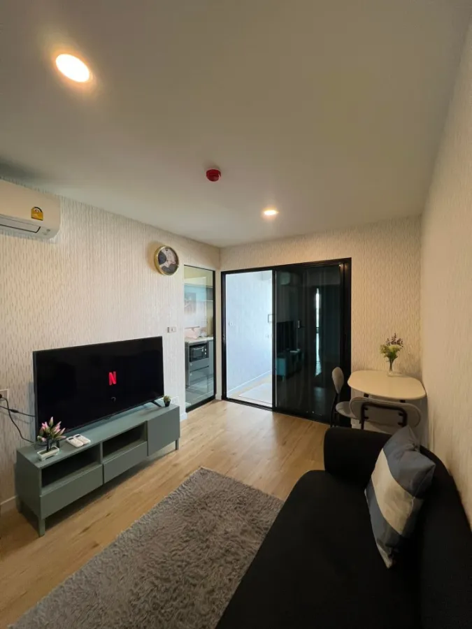 Sell Rent Condo Attitude B.U. Beautiful room with furniture. Lots of decorations, don't miss it!!