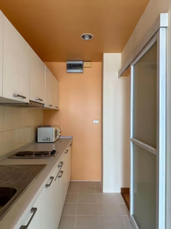 For rent: Life @ Ratchada-Sutthisan, great city view, fully furnished, complete electrical appliances, just bring your own stuff and you can move in.