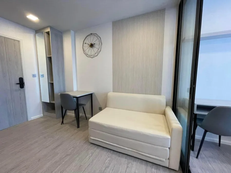 For rent, Cave Eva, 3rd floor, outside view, special type room, walk in closet, fully furnished, ready to move in immediately, book now.