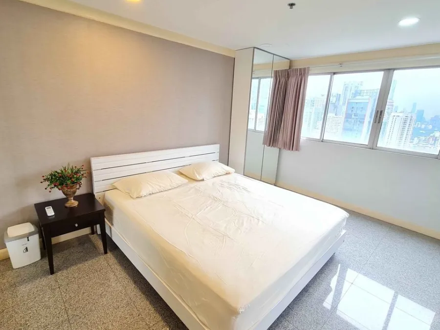 For rent, The Waterford Diamond, Sukhumvit 30/1, 29th floor, river view, comes fully furnished, book now.